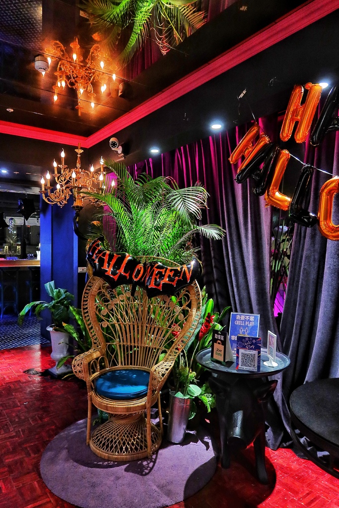 【西屯餐酒館】Chill Play去憂不累，七期浮誇系叢林餐酒館，週末來Chill你的Blue! @混血珊莎的奇幻旅程