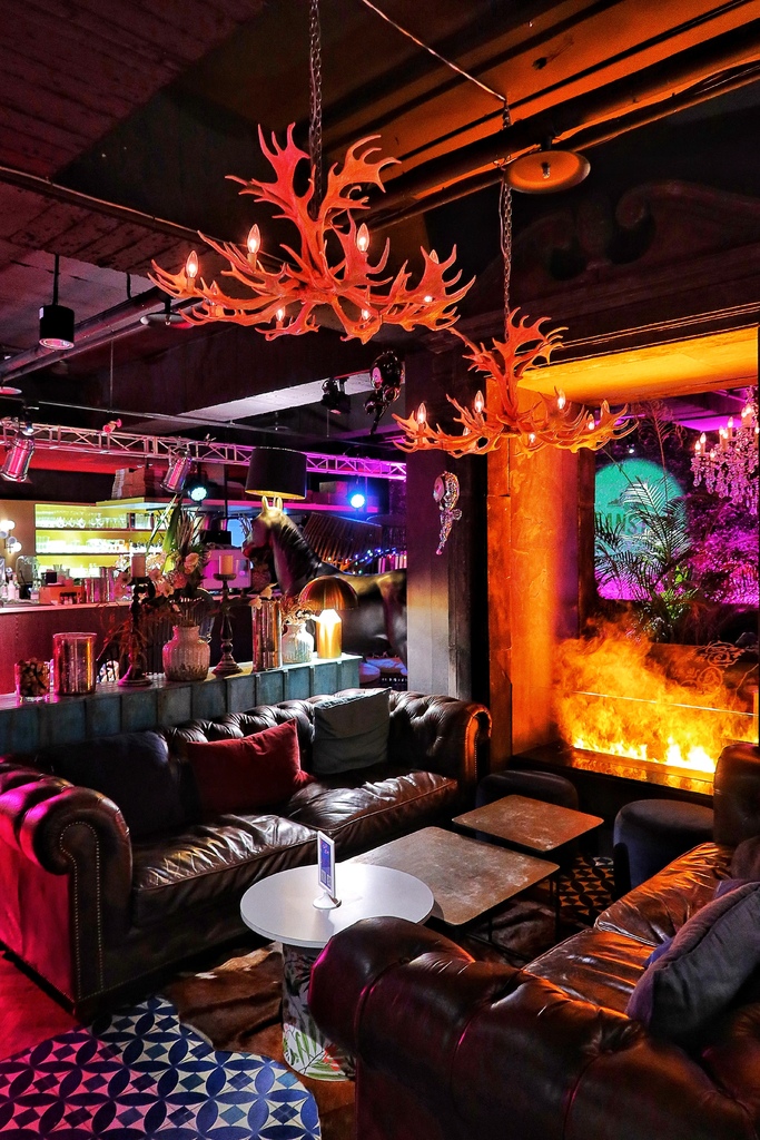【西屯餐酒館】Chill Play去憂不累，七期浮誇系叢林餐酒館，週末來Chill你的Blue! @混血珊莎的奇幻旅程
