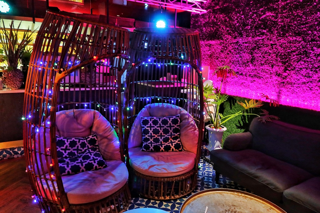 【西屯餐酒館】Chill Play去憂不累，七期浮誇系叢林餐酒館，週末來Chill你的Blue! @混血珊莎的奇幻旅程