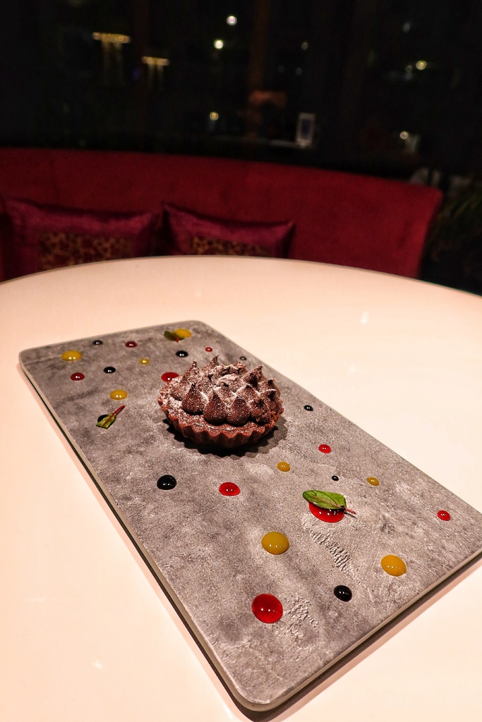 【西屯餐酒館】Chill Play去憂不累，七期浮誇系叢林餐酒館，週末來Chill你的Blue! @混血珊莎的奇幻旅程