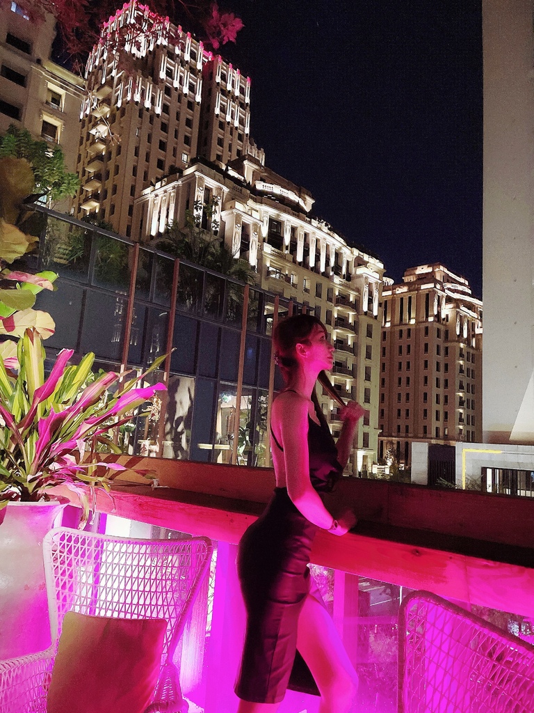 【西屯餐酒館】Chill Play去憂不累，七期浮誇系叢林餐酒館，週末來Chill你的Blue! @混血珊莎的奇幻旅程