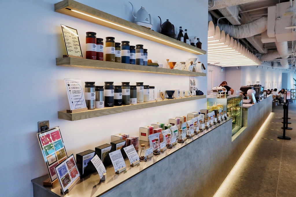 【rec coffee】rec coffee taiwan旗艦店，喝咖啡欣賞180度高空景觀，戶外天台IG打卡點! @混血珊莎的奇幻旅程
