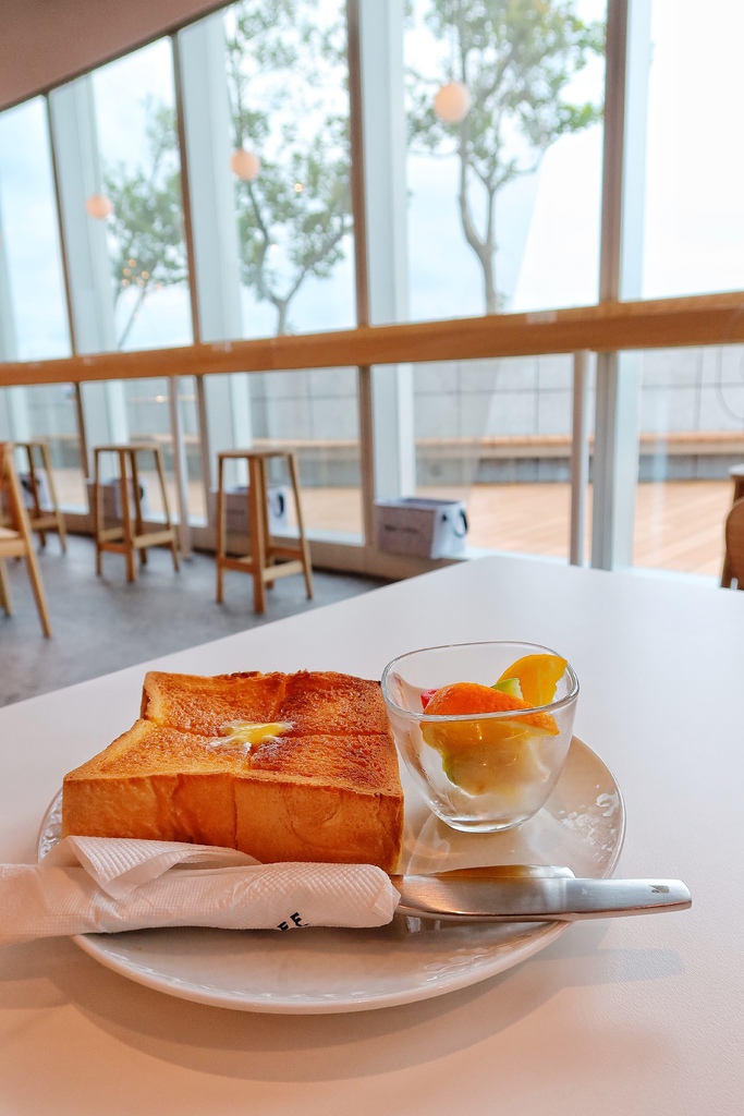 【rec coffee】rec coffee taiwan旗艦店，喝咖啡欣賞180度高空景觀，戶外天台IG打卡點! @混血珊莎的奇幻旅程