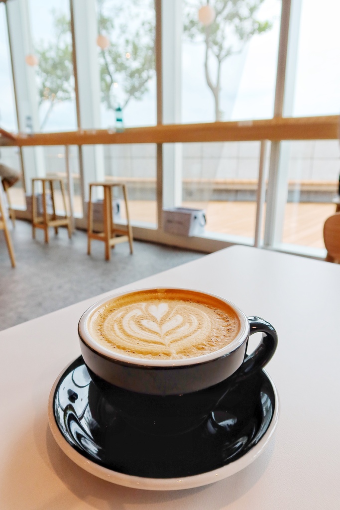 【rec coffee】rec coffee taiwan旗艦店，喝咖啡欣賞180度高空景觀，戶外天台IG打卡點! @混血珊莎的奇幻旅程