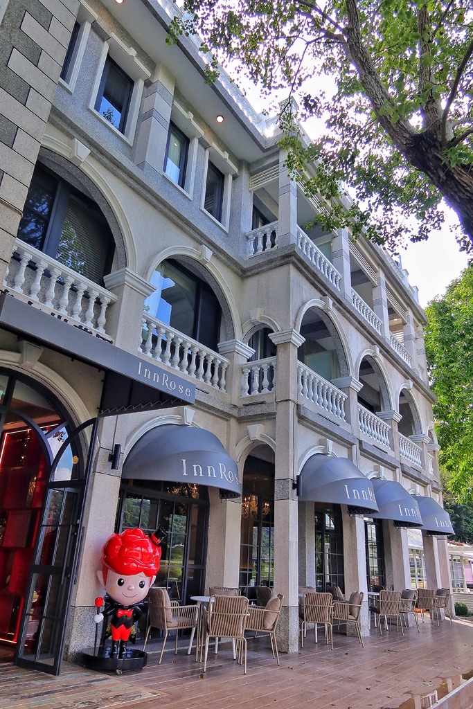 【大溪住宿】玫瑰左岸莊園InnRose，4人房型附設景觀陽台，飽覽超美河景第一排! @混血珊莎的奇幻旅程