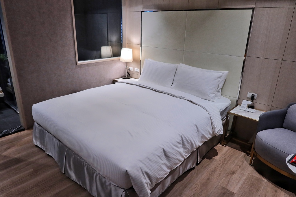 【大溪住宿】玫瑰左岸莊園InnRose，4人房型附設景觀陽台，飽覽超美河景第一排! @混血珊莎的奇幻旅程