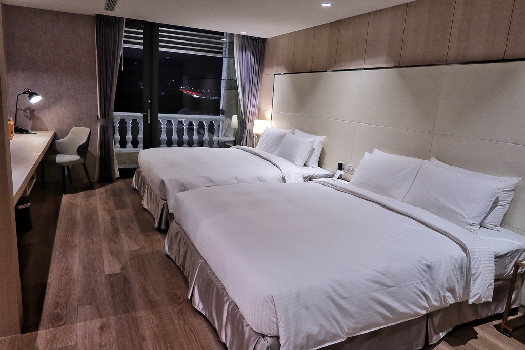 【大溪住宿】玫瑰左岸莊園InnRose，4人房型附設景觀陽台，飽覽超美河景第一排! @混血珊莎的奇幻旅程