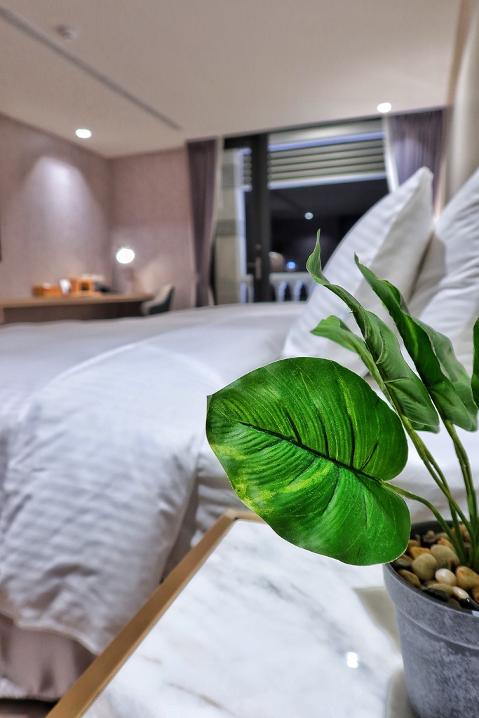 【大溪住宿】玫瑰左岸莊園InnRose，4人房型附設景觀陽台，飽覽超美河景第一排! @混血珊莎的奇幻旅程