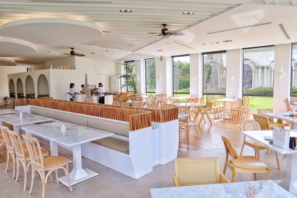 【HoneyWood Cafe】平鎮咖啡廳，夢幻獨棟玻璃屋，特色三角木屋體驗戶外野餐，歐風教堂! @混血珊莎的奇幻旅程