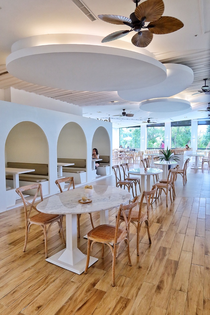 【HoneyWood Cafe】平鎮咖啡廳，夢幻獨棟玻璃屋，特色三角木屋體驗戶外野餐，歐風教堂! @混血珊莎的奇幻旅程