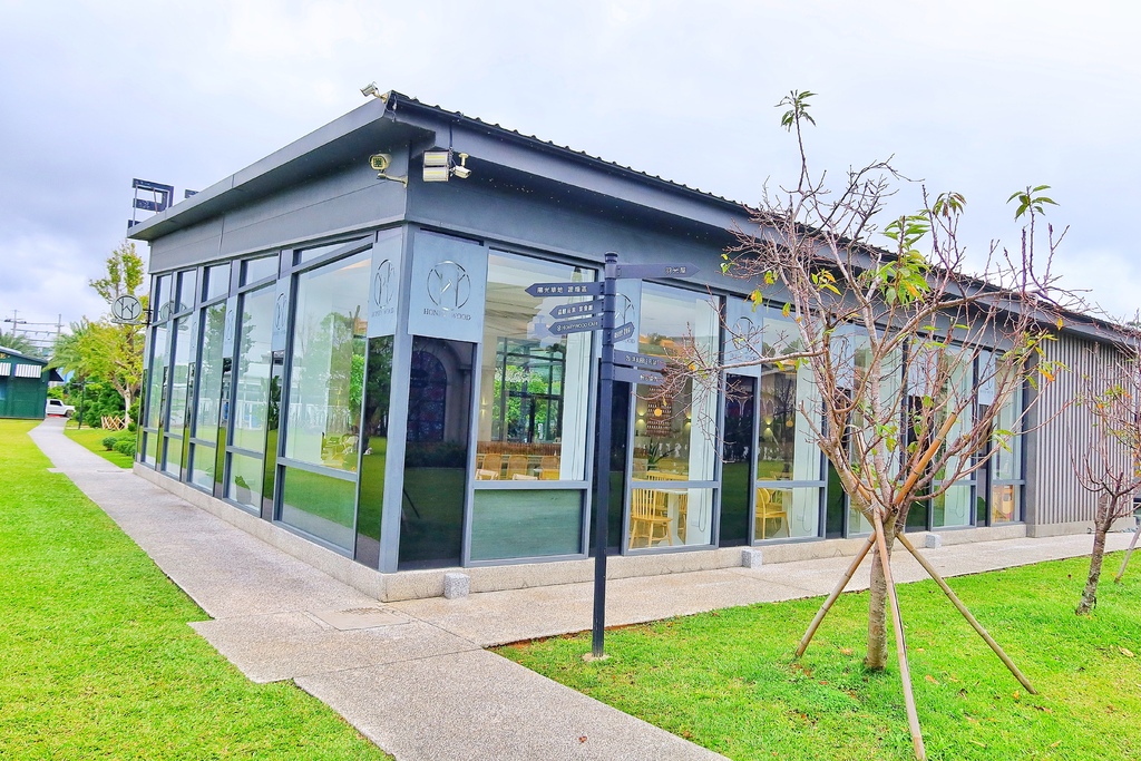 【HoneyWood Cafe】平鎮咖啡廳，夢幻獨棟玻璃屋，特色三角木屋體驗戶外野餐，歐風教堂! @混血珊莎的奇幻旅程