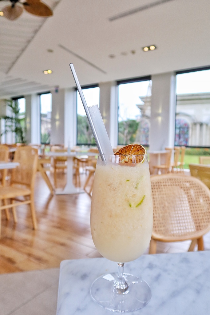 【HoneyWood Cafe】平鎮咖啡廳，夢幻獨棟玻璃屋，特色三角木屋體驗戶外野餐，歐風教堂! @混血珊莎的奇幻旅程