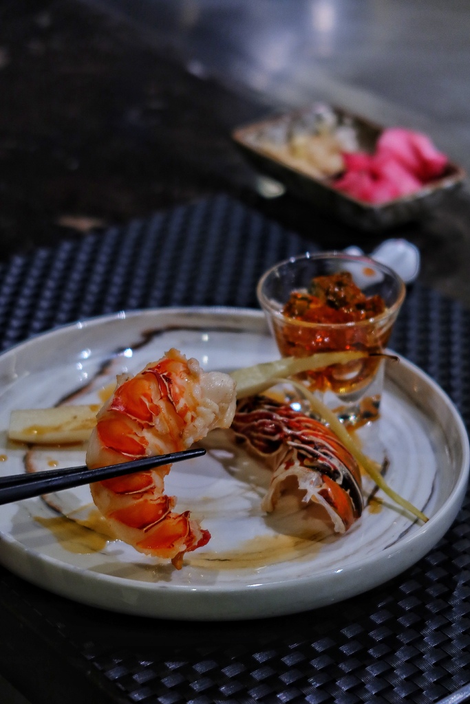 【信義區鐵板燒】明水然樂信義松菸店，日式高級無菜單料理，日本A5和牛、龍蝦、干貝一次滿足! @混血珊莎的奇幻旅程