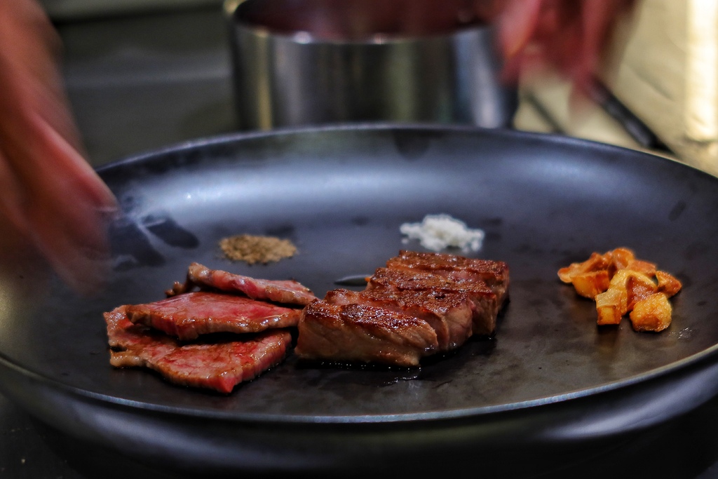 【信義區鐵板燒】明水然樂信義松菸店，日式高級無菜單料理，日本A5和牛、龍蝦、干貝一次滿足! @混血珊莎的奇幻旅程