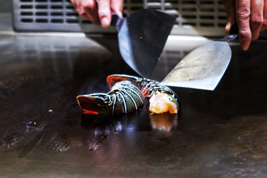 【信義區鐵板燒】明水然樂信義松菸店，日式高級無菜單料理，日本A5和牛、龍蝦、干貝一次滿足! @混血珊莎的奇幻旅程