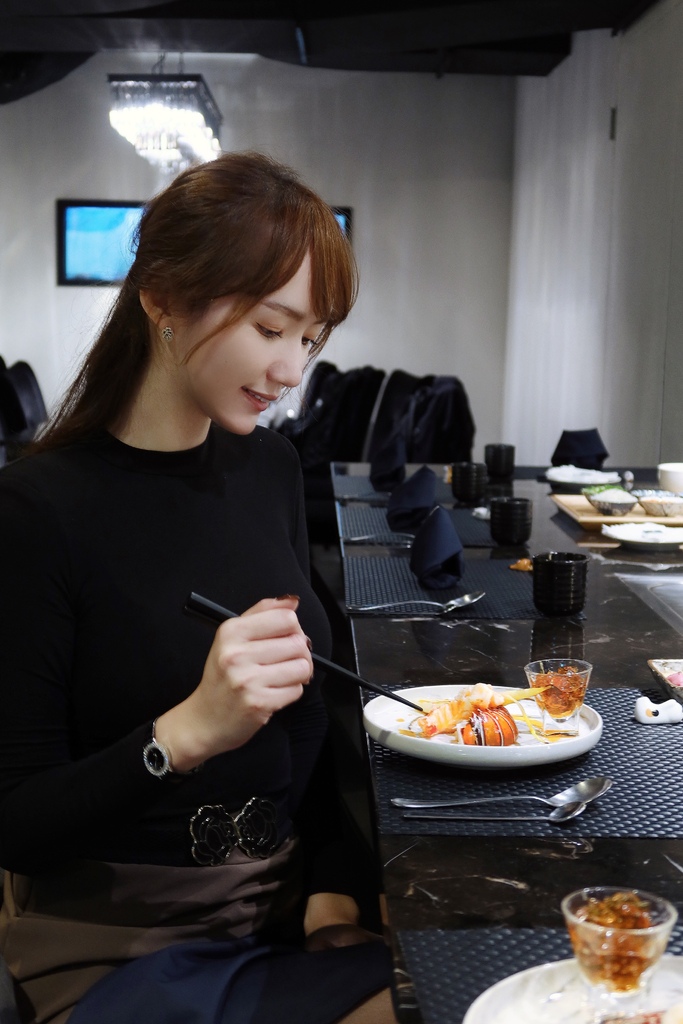 【信義區鐵板燒】明水然樂信義松菸店，日式高級無菜單料理，日本A5和牛、龍蝦、干貝一次滿足! @混血珊莎的奇幻旅程