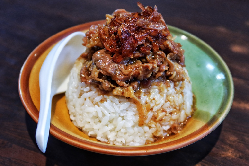 【北鴨鴨肉羹】碧潭知名銅板價新店美食小吃，必吃鋼管生炒鴨肉羹，美味鴨肉飯也不能錯過! @混血珊莎的奇幻旅程