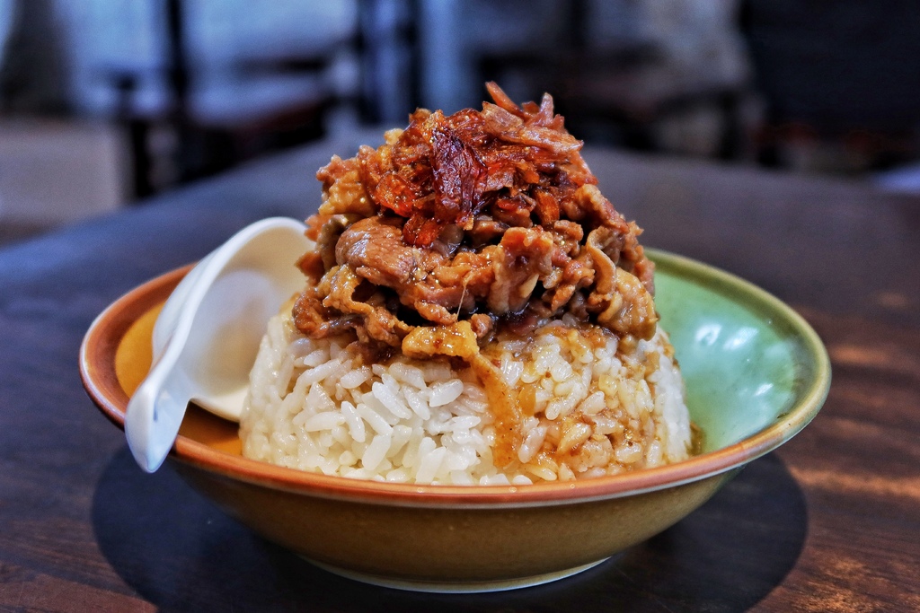 【北鴨鴨肉羹】碧潭知名銅板價新店美食小吃，必吃鋼管生炒鴨肉羹，美味鴨肉飯也不能錯過! @混血珊莎的奇幻旅程