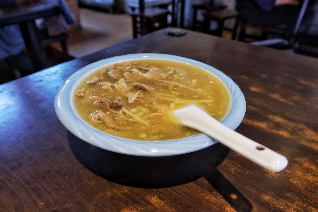 【北鴨鴨肉羹】碧潭知名銅板價新店美食小吃，必吃鋼管生炒鴨肉羹，美味鴨肉飯也不能錯過! @混血珊莎的奇幻旅程