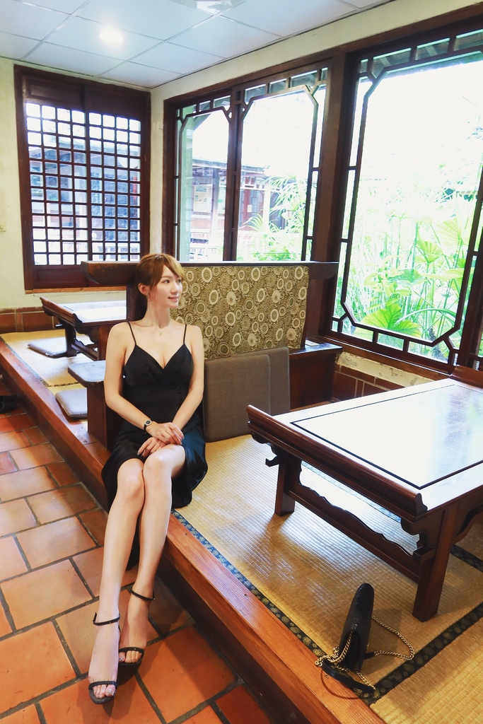 【台中特色餐廳】無為草堂人文茶館，隱身鬧區的世外桃源，水上涼亭超夢幻! @混血珊莎的奇幻旅程