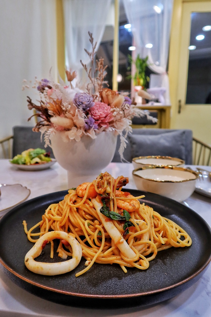 【東湖美食】Promettente義大利麵，隱身在巷弄中的東湖餐廳，主打手工自製醬料! @混血珊莎的奇幻旅程