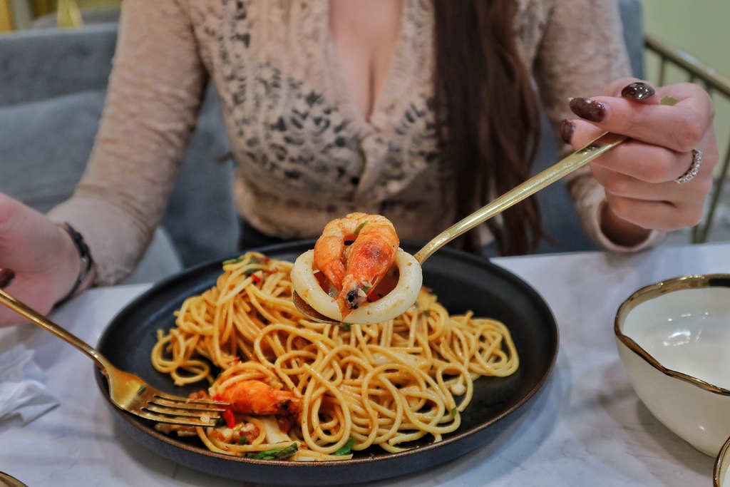 【東湖美食】Promettente義大利麵，隱身在巷弄中的東湖餐廳，主打手工自製醬料! @混血珊莎的奇幻旅程