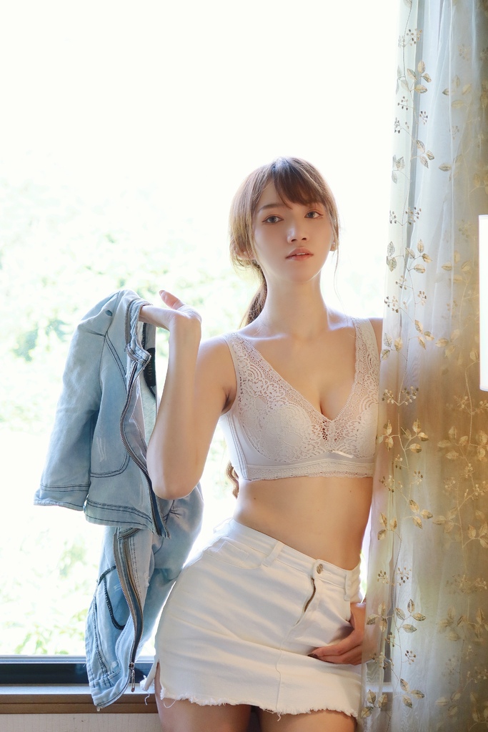 【內在美推薦】AOR MORE│專屬內在閨密 │女孩衣櫃中必須私藏的法式內衣│深V記憶軟鋼圈展現自信美 @混血珊莎的奇幻旅程