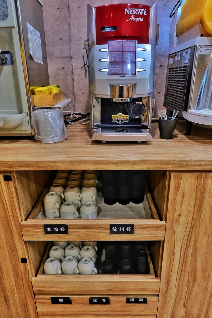 【藝文特區火鍋】山崎昆布鍋物藝文店，每日限量可愛牛奶熊，吃鍋還能抽和牛龍蝦! @混血珊莎的奇幻旅程