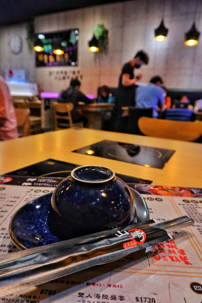 【藝文特區火鍋】山崎昆布鍋物藝文店，每日限量可愛牛奶熊，吃鍋還能抽和牛龍蝦! @混血珊莎的奇幻旅程