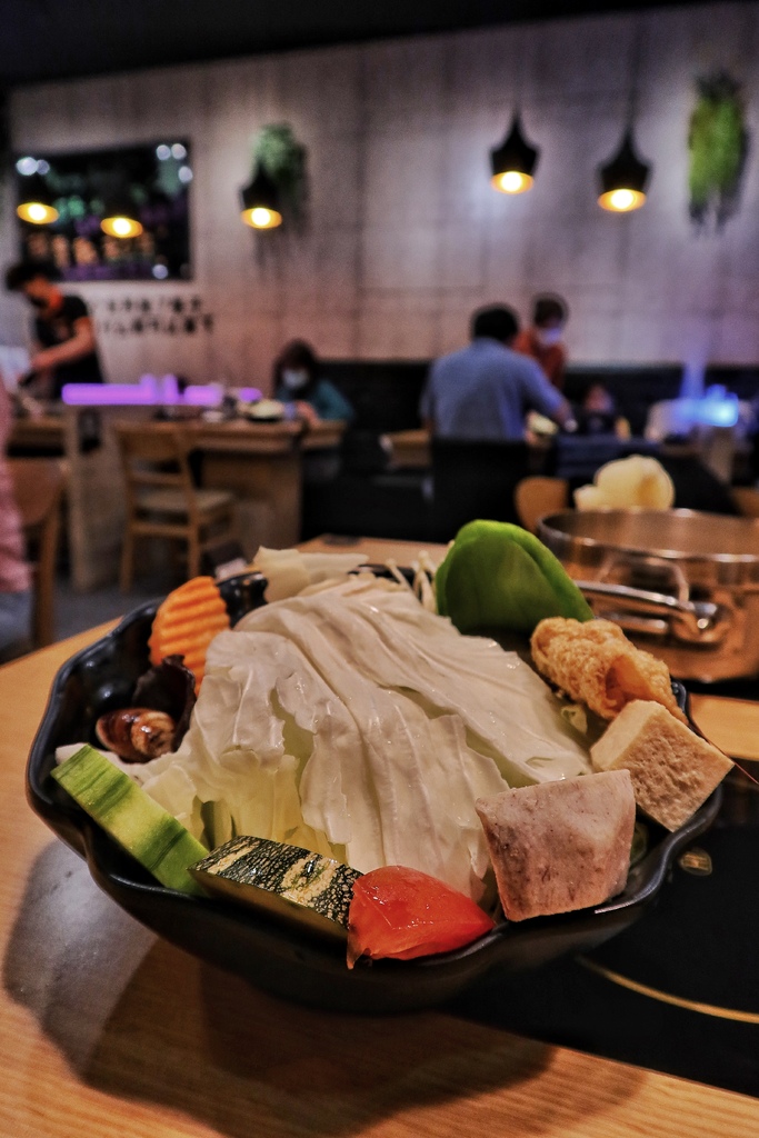 【藝文特區火鍋】山崎昆布鍋物藝文店，每日限量可愛牛奶熊，吃鍋還能抽和牛龍蝦! @混血珊莎的奇幻旅程