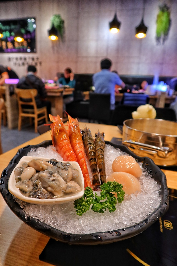【藝文特區火鍋】山崎昆布鍋物藝文店，每日限量可愛牛奶熊，吃鍋還能抽和牛龍蝦! @混血珊莎的奇幻旅程
