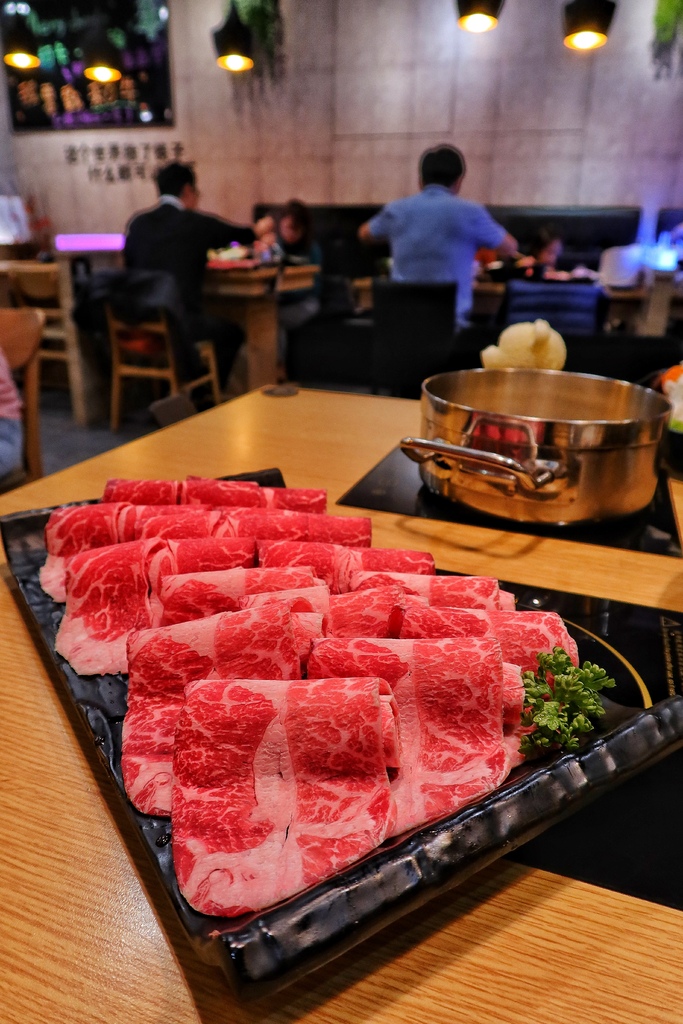 【藝文特區火鍋】山崎昆布鍋物藝文店，每日限量可愛牛奶熊，吃鍋還能抽和牛龍蝦! @混血珊莎的奇幻旅程