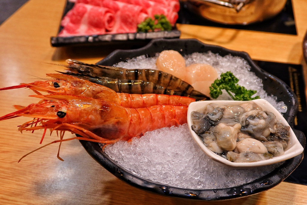 【藝文特區火鍋】山崎昆布鍋物藝文店，每日限量可愛牛奶熊，吃鍋還能抽和牛龍蝦! @混血珊莎的奇幻旅程