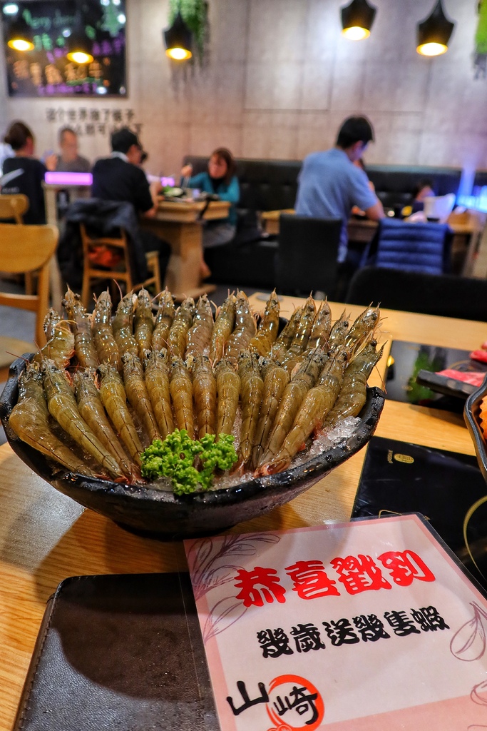 【藝文特區火鍋】山崎昆布鍋物藝文店，每日限量可愛牛奶熊，吃鍋還能抽和牛龍蝦! @混血珊莎的奇幻旅程
