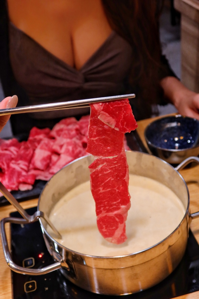 【藝文特區火鍋】山崎昆布鍋物藝文店，每日限量可愛牛奶熊，吃鍋還能抽和牛龍蝦! @混血珊莎的奇幻旅程