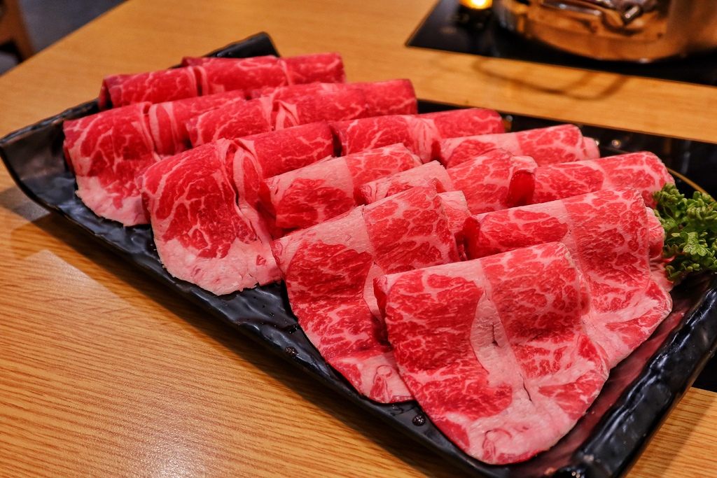 【藝文特區火鍋】山崎昆布鍋物藝文店，每日限量可愛牛奶熊，吃鍋還能抽和牛龍蝦! @混血珊莎的奇幻旅程