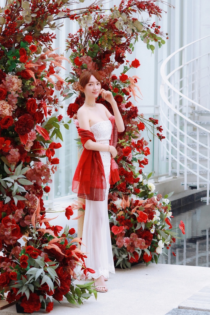 【台中婚宴場地推薦】萊特薇庭│全台獨家黑鏡面鋼琴烤漆奢華宴會廳│超美戶外水池+旋轉樓梯│實現心中的夢幻婚禮! @混血珊莎的奇幻旅程