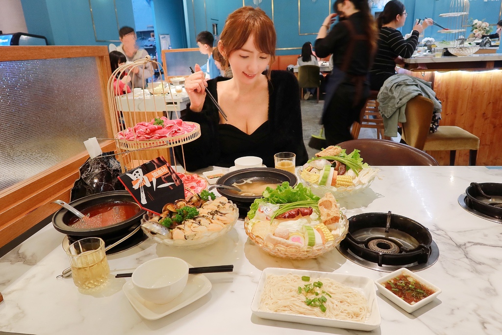 【逢甲火鍋】久違石頭火鍋，復古蒂芬妮藍風格，鳥籠造型鍋物超夢幻! @混血珊莎的奇幻旅程