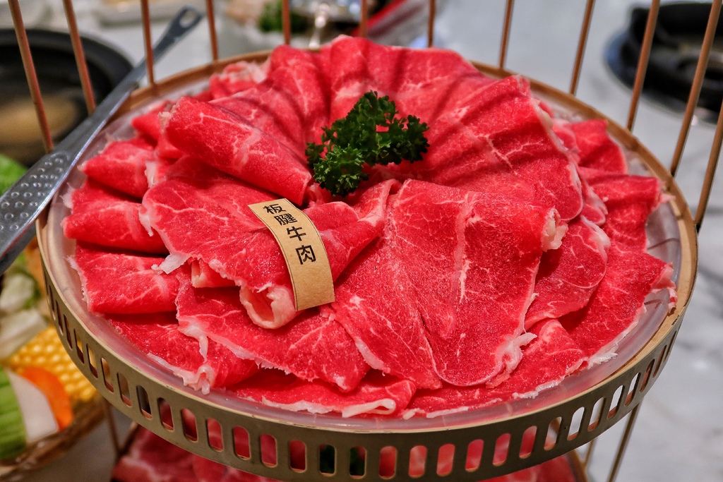 【逢甲火鍋】久違石頭火鍋，復古蒂芬妮藍風格，鳥籠造型鍋物超夢幻! @混血珊莎的奇幻旅程