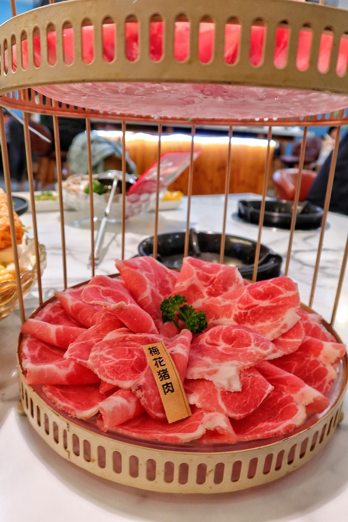 【逢甲火鍋】久違石頭火鍋，復古蒂芬妮藍風格，鳥籠造型鍋物超夢幻! @混血珊莎的奇幻旅程