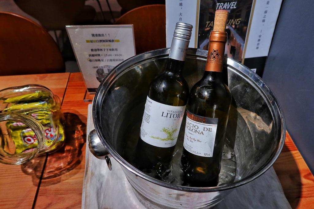 【植光花園酒店】台中中區住宿，獨家廢墟風酒店，夜晚微醺時刻紅酒暢飲! @混血珊莎的奇幻旅程