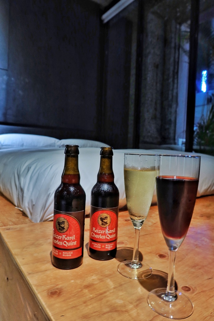 【植光花園酒店】台中中區住宿，獨家廢墟風酒店，夜晚微醺時刻紅酒暢飲! @混血珊莎的奇幻旅程