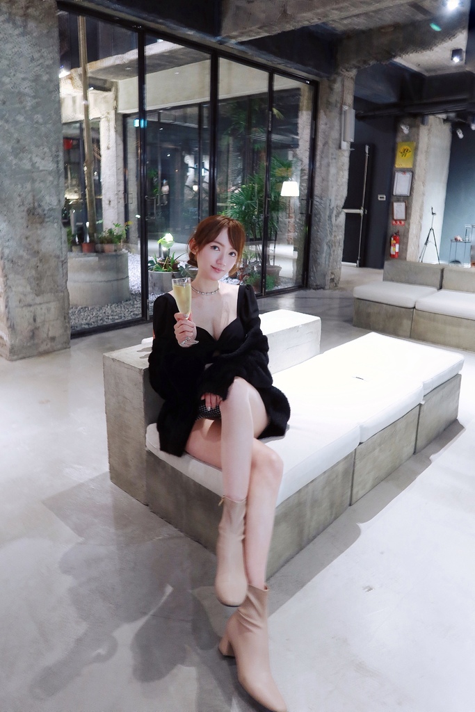 【植光花園酒店】台中中區住宿，獨家廢墟風酒店，夜晚微醺時刻紅酒暢飲! @混血珊莎的奇幻旅程