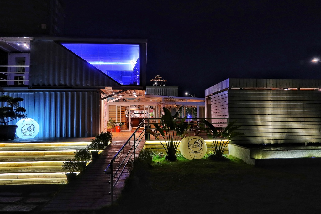 【桃園餐酒館】OVERTHERE 在那裡，純白貨櫃屋網美餐廳，瀑布水岸第一排! @混血珊莎的奇幻旅程