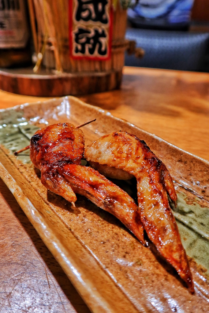 【板橋府中美食】久天居酒屋，爽吃手掌大生蠔跟超厚生魚片，高CP串燒炸物日料通通有! @混血珊莎的奇幻旅程