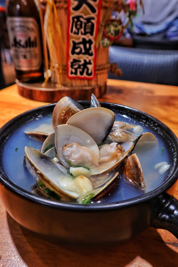 【板橋府中美食】久天居酒屋，爽吃手掌大生蠔跟超厚生魚片，高CP串燒炸物日料通通有! @混血珊莎的奇幻旅程