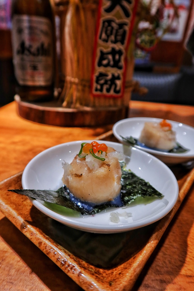 【板橋府中美食】久天居酒屋，爽吃手掌大生蠔跟超厚生魚片，高CP串燒炸物日料通通有! @混血珊莎的奇幻旅程