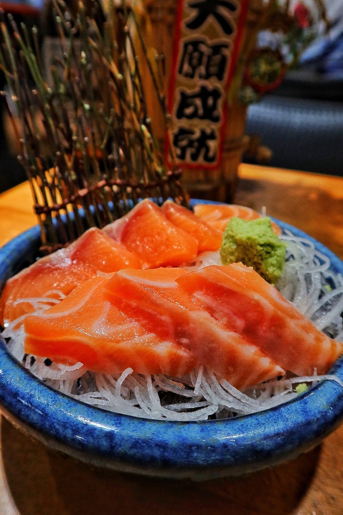 【板橋府中美食】久天居酒屋，爽吃手掌大生蠔跟超厚生魚片，高CP串燒炸物日料通通有! @混血珊莎的奇幻旅程