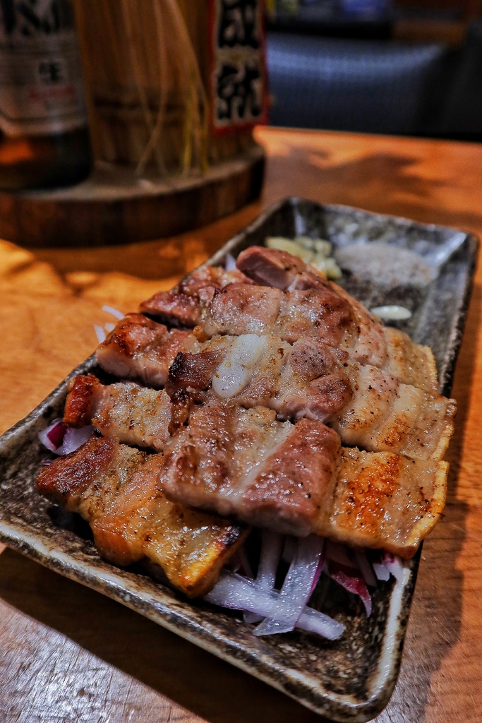 【板橋府中美食】久天居酒屋，爽吃手掌大生蠔跟超厚生魚片，高CP串燒炸物日料通通有! @混血珊莎的奇幻旅程