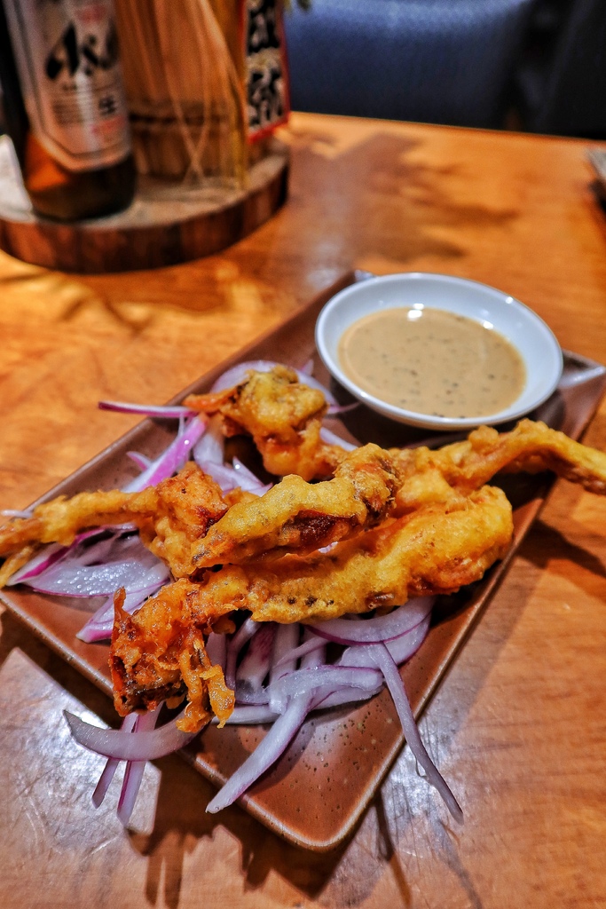 【板橋府中美食】久天居酒屋，爽吃手掌大生蠔跟超厚生魚片，高CP串燒炸物日料通通有! @混血珊莎的奇幻旅程